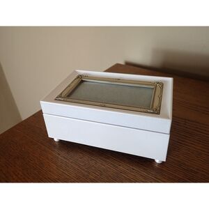 Sankyo Picture Frame Music Box Jewelry Frame in Lid Velvet Lined White